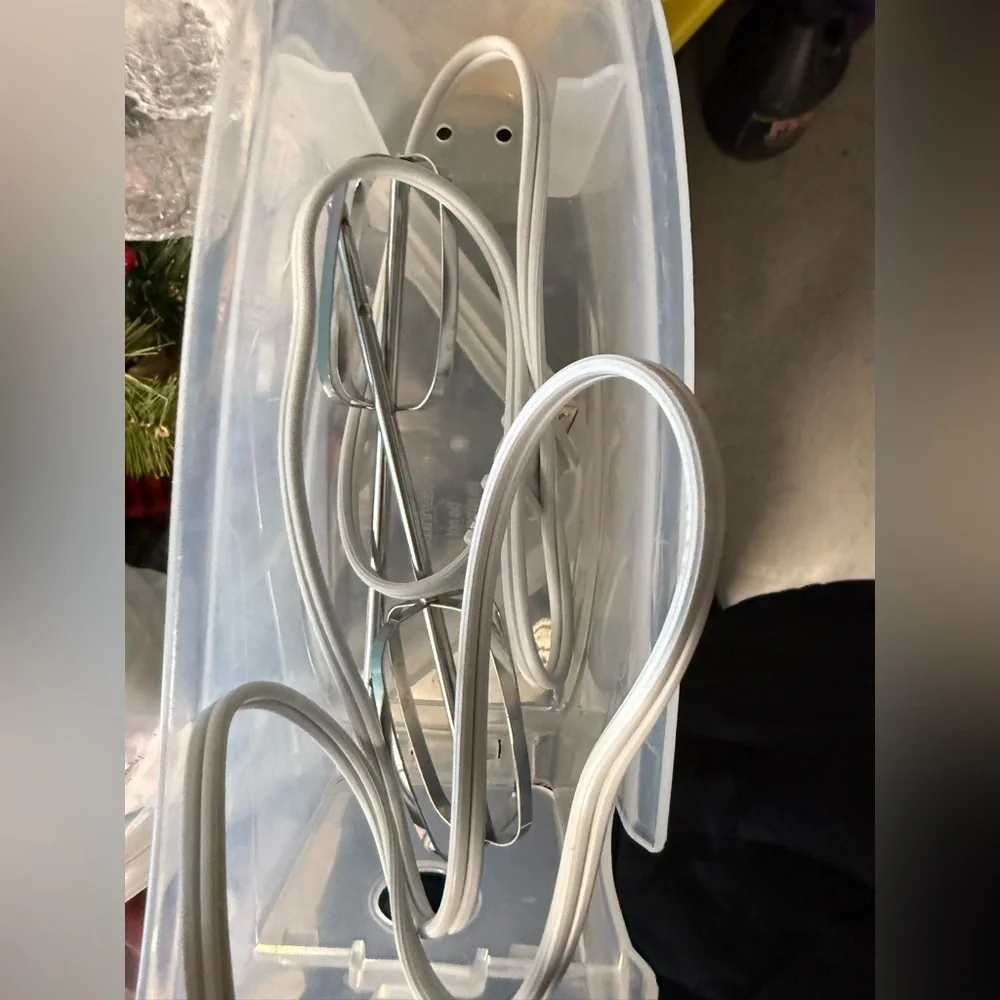 Like New Hamilton Beach 6-Speed Hand Mixer Snap-On Storage Case